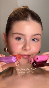 Son bóng dưỡng mềm môi FentyyGloss Bomb Stix High-Shine Gloss Stick
