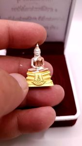 K209 หลวงพ่อโสธร โสธร 3K เนื้อสามกษัตริย์ ตอกโค้ด ใต้ฐาน รุ่นประวัติศาสตร์ตำรวจ กองบังคับการตำรวจสันติบาล3 ปี2562 ขนาด 3x2 ซม. พร้อมกล่องกำมะหยี่ตราตำรวจ