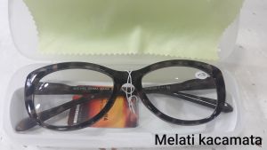 KACAMATA BACA MODEL CAT EYE UNTU WANITA
