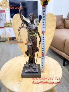 Tượng nữ thần công lý cao 27cm bằng đồng hun giả cổ decor trang trí