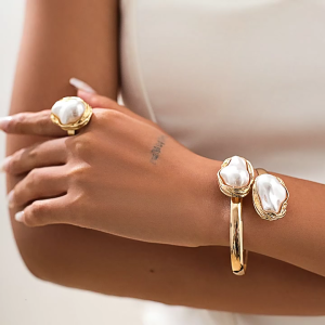 Unique Designs Irregular Pearls Rings and Bracelet Set Fashion Accessory for Women In French Baroque Styles