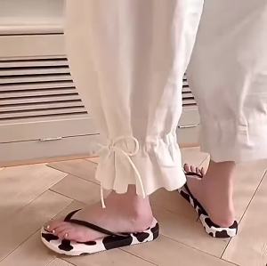 [Free Shipping] Casual Cow Pattern Cute Cartoon Flip-Flops for Students Womens Summer Fashion New Style Beach Sandals