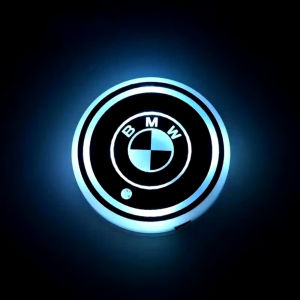 Lót Cốc Nước Trên Ô TÔ Logo Hãng Xe Có Đèn LED RGB Cảm Biến Rung Chống Trượt Cổng Sạc USB - Logo