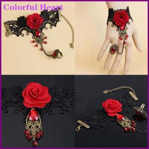 Colorful Heart กำไลข้อมือสีแดงกุหลาบลูกไม้สไตล์กอธิคพร้อมแหวนสวมนิ้วปรับได้