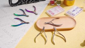 Mudder 3 Pack Rainbow Cuticle Nippers Stainless Steel Pointed Blade    Professional Nail Pliers Mani Pedi Tool Dead Skin Remover for Fingernails Toenails Precision Cuticle Trimmer