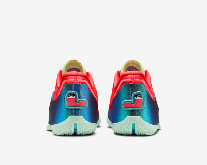Sepatu%20Basket%20Pria%20Nike%20Lebron%2023%20Ep%20Christmas%20Stocking%20Stuffer%20IH1514-600%20-%20Image%204
