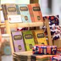MAROU: Socola đen nguyên chất Bà Rịa 76%. 