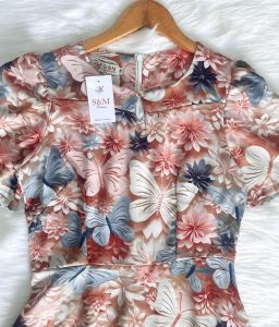 Đầm xòe họa tiết hoa bướm cổ khoét đính nút tay hơi phồng có túi Misa - MS0320 (Hình thật shop chụp)