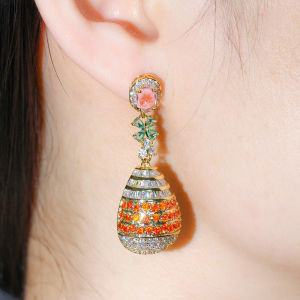 เลื่อมออกแบบใหม่ออกแบบกลวงออกต่างหูหยดน้ำยาวต่างหูระย้าเต็มชุบทองหรูหรา CZ เครื่องประดับปาร์ตี้ที่เหมาะสมสำหรับผู้หญิง SE232