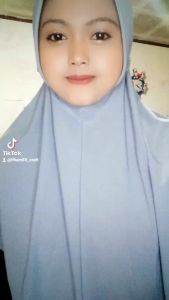 Hijab Bergo Tali Kepang Ulir Jersey Dewasa: Gaya Modern & Nyaman
