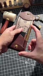 กระเป๋าสตางค์ DAPHNE แบบมัลติฟังก์ชั่นขนาดกะทัดรัด ทำจากหนัง PU ทำมือ กันน้ำ กระเป๋าสตางค์บางแบบมินิมอล มีช่องใส่ปากกาในตัว คลิปเงินสำหรับการเดินทาง