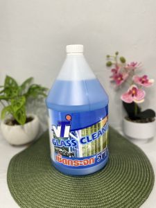 น้ำยาเช็ดกระจก ใช้ได้ดีกับกระจกทุกชนิด เหมาะสำหรับขจัดคราบสกปรก