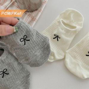 【PCWFKef】 Phụ Nữ Vớ Bowknot Màu Sắc Rắn Mùa Hè Mỏng Thoáng Khí Vô Hình Thuyền Vớ Không Trượt Silicone Ngắn SOX Phụ Nữ