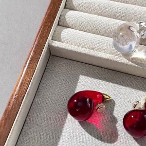 Female celebritys same style large teardrop-shaped transparent acrylic earrings with a simple stylish and elegant design