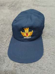 Topi biru polos SMP model pengikat karet elastis