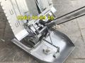 Máy cấy lúa mạ nhổ không động cơ. 