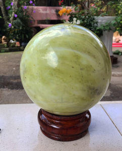 QUẢ CẦU ĐÁ SERPENTINE TỰ NHIÊN PHONG THỦY TÀI LỘC MÀU XANH LÁ ĐẬM CHO MỆNH MỘC HỎA