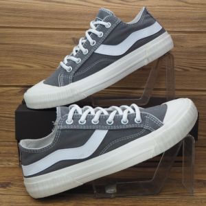 Sepatu sneakers pria Klasik pendek