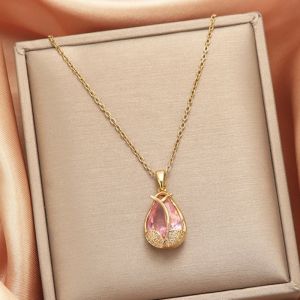 Fashionable simple and elegant womens accessory: stainless steel maple leaf copper pendant necklace light luxury versatile collarbone chain jewelry