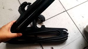 Hanger gatungan 17 inch hitam 12 pcs gantungan baju gantungan kaos gantungan baju distro gantungan daster gantungan hitam gantungan 17 inch