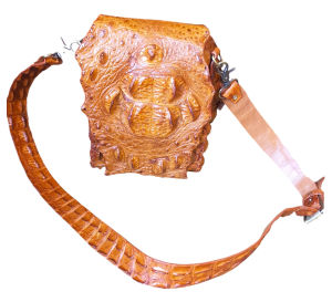 สีแทนสดใส กระเป๋าสะพายขนาด เอ4 เป็นกระเป๋าหนังจระเข้ม้วน