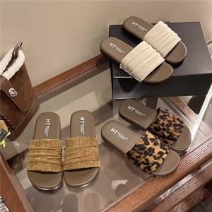 2026 New WomenS Casual Flat Sandals For Summer Outings Fashionable And High-End Beach Sandals