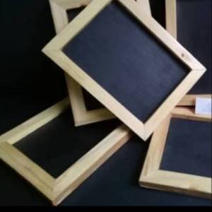 Papan Tulis Hitam Kapur Mini Aksesoris Dekorasi Bakckdrop Lamaran Nikahan Tunangan Gratis kapur putih