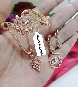 Set Perhiasan Dewasa Emas Model Bintang Kotak dan 3 Bunga