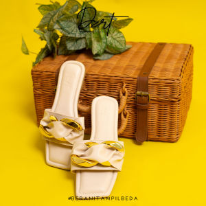 Dzrtclassy03 Sandal wanita kekinian 2024 / Sandal wanita korean style / Sandal perempuan dewasa 2024 / Sandal perempuan korean style / Sandal teplek wanita terbaru / Sandal teplek perempuan 2024 / Sandal teplek wanita kekinian / Sandal teplek wanita korea