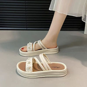 หนาแต่เพียงผู้เดียวสองรองเท้าแตะผู้หญิง 2025 ฤดูร้อนใหม่เน็ตสีแดงนางฟ้าลมรองเท้าแตะกับกระโปรงรองเท้าชายหาดโรมัน