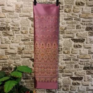 147.ผ้าไหมแกมฝ้าย ผ้าทอทั้งผืน ลายแพรวา ลายขอ สีชมพู