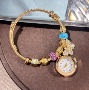 【READY STOCK】2026 New Fashion Womens Bracelet Watch Casual Elegance Adjustable Opening Alloy Quartz Wristwatch Small Butterfly Pendant Bracelet
