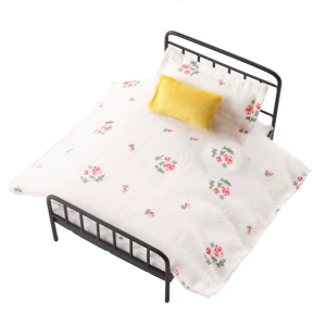 Miniature Iron Bed Set With Soft Quilt Pillow Bedding 1/12 Scale Doll House Furniture For Craft Model Project Enthusiasts