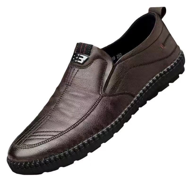 RongBu spring are fashionable comfortable, made of soft leather, casual leather shoes, textured, car sewing, and wear-resistant mens shoes wholesale. 