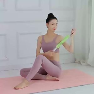 AU New double-row yoga massage roller featuring a wolf-tooth design for deep muscle relaxation in the calves a sensory massage tool