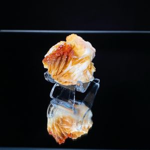 วานาดิไนต์ บนแบไรต์ (Vanadinite on Barite) #B3SP10