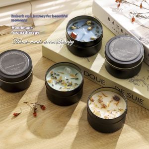 KS เทียนถั่วเหลืองกลิ่นหอมที่ทำด้วยมือของ ด้วยดอกไม้แห้งและคริสตัลสำหรับการพักผ่อน