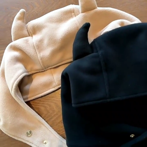 หมวกป้องกันหูหมวกขนแกะรูปทรงเขาวัวสำหรับผู้ใหญ่ขนแกะอุ่นหมวกคอสเพลย์ของขวัญวันฮาโลวีนสำหรับเด็ก