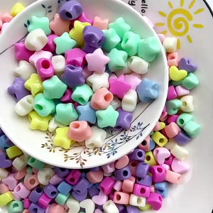 ลูกปัดรูปหัวใจดาวสำหรับเด็กอุปกรณ์ยางรัดผมสายคล้องแว่นตาลูกปัดสีสันสดใสสำหรับถักเปียและงานฝีมือ