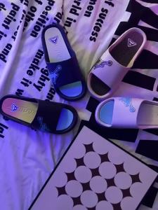 Gửi hàng từ Trung Quốc [2025] Dép nam mới dép nữ bằng nhựa chống mùi mùa hè cảm giác bước đi không trượt phong cách Jieyang trong nhà 042