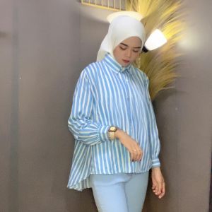 Kemeja Motif Salur Silang Belakang