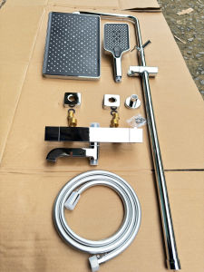 Cây sen tắm đứng nóng lạnh khóa nhiệt dành cho gia đình có con nhỏ . Đồng thau mạ crom sáng bóng chống bám bẩn .