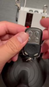 Local 315MHz 330MHz 433MHz Wireless RF 4 Button Remote Control for Duplica Copy for Automatic Garage Door Opener or Alarm System