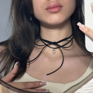 Vòng cổ trái tim hợp kim với dây buộc lại đơn giản rỗng mặt dây chuyền trái tim nữ Dây chuyền xương đòn Cô Gái Dây đeo cổ xinh xắn