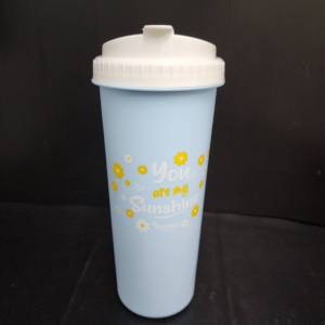 กระติกน้ำ กระบอกน้ำ แก้วน้ำดื่ม พร้อมฝากปิด มีช่องเสียบหลอด เหมาุสำหรับพกพาเป็นแก้วส่วนตัว ใส่เครื่องดื่ม วางในรถได้พอดี