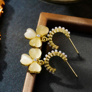 Fashionable Ring Gift 法式猫眼石三叶花珍珠耳环女独特小众气质花朵耳钉高级感新款耳饰