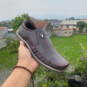 Sepatu Kulit Pria Kasual Slip On