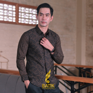 Prabuseno – Hem Kemeja Batik Pria Lengan Panjang Motif Harubuwono Slimfit Bahan Katun Printing Lapis Furing Erro Handmade Kualitas Premium Jumbo Big Size Modern Halus Adem Nyaman Mewah Atasan Baju Cowok Muda Pakaian Seragam Kerja Formal Kantor Kondangan