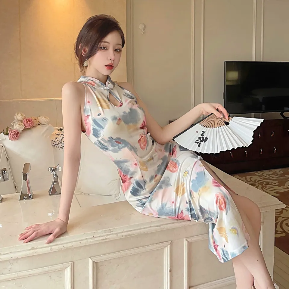 Tiểu thư Hà thành được thanh niên Trung Quốc xin cưới chỉ vén váy nhẹ, lộ  ngay ưu điểm thon dài trắng nõn