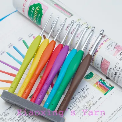 Bộ 8 kim móc len cán dẻo êm tay size cơ bản 2.5-6mm | Xiaoxings Yarn